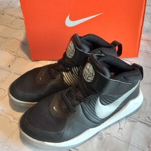 Preloved Preschool Boys 13C Nike "Team Hustle D9" Black + Silver Sneakers